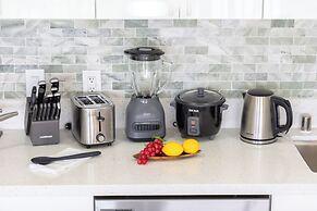 Premium Remodeled Condo with Ocean View and Parking