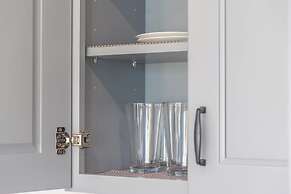 Premium Remodeled Condo with Ocean View and Parking