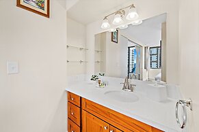 Premium Remodeled Condo with Ocean View and Parking