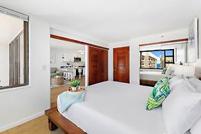 Premium Remodeled Condo with Ocean View and Parking