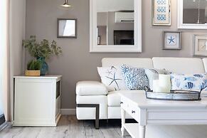 Premium Remodeled Condo with Ocean View and Parking