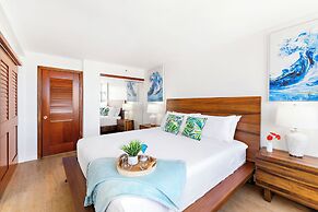 Premium Remodeled Condo with Ocean View and Parking