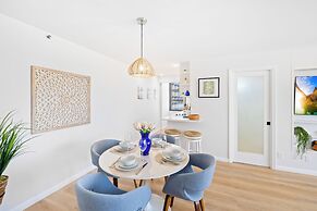 Premium Remodeled Condo with Ocean View and Parking