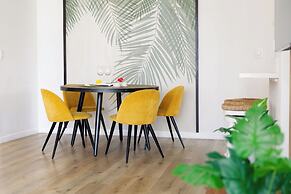 Premium Remodeled Condo with Ocean View and Parking