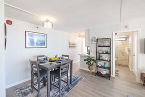 Premium Remodeled Condo with Ocean View and Parking