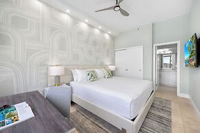 Premium Remodeled Condo with Ocean View and Parking