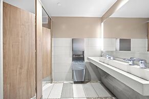 Premium Remodeled Condo with Ocean View and Parking