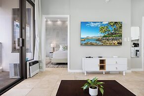 Premium Remodeled Condo with Ocean View and Parking