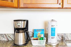 Premium Remodeled Condo with Ocean View and Parking