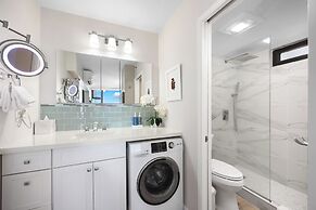 Premium Remodeled Condo with Ocean View and Parking