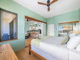 Premium Remodeled Condo with Ocean View and Parking