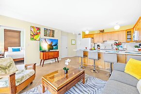 Premium Remodeled Condo with Ocean View and Parking