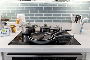 Premium Remodeled Condo with Ocean View and Parking