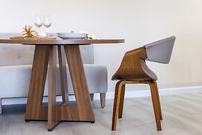 Premium Remodeled Condo with Ocean View and Parking