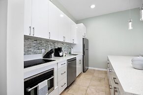 Premium Remodeled Condo with Ocean View and Parking