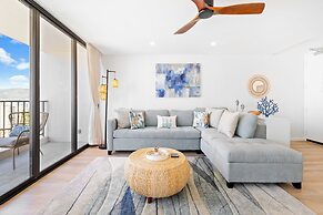 Premium Remodeled Condo with Ocean View and Parking