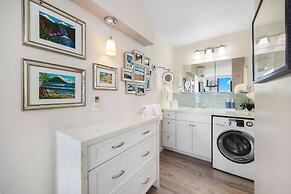 Premium Remodeled Condo with Ocean View and Parking