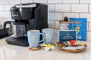 Premium Remodeled Condo with Ocean View and Parking