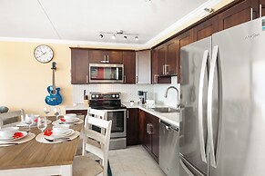 Premium Remodeled Condo with Ocean View and Parking