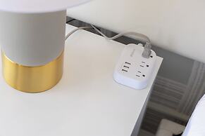 Premium Remodeled Condo with Ocean View and Parking