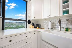 Premium Remodeled Condo with Ocean View and Parking