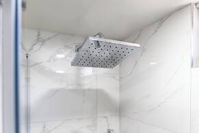 Premium Remodeled Condo with Ocean View and Parking