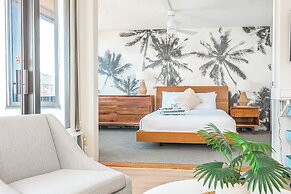 Premium Remodeled Condo with Ocean View and Parking