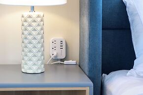 Premium Remodeled Condo with Ocean View and Parking