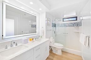 Premium Remodeled Condo with Ocean View and Parking