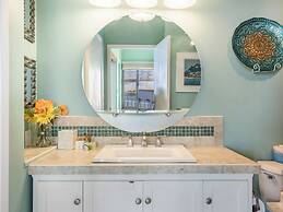 Premium Remodeled Condo with Ocean View and Parking