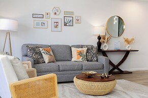 Premium Remodeled Condo with Ocean View and Parking