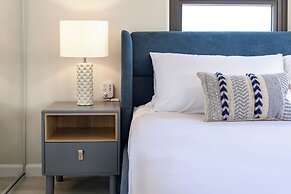 Premium Remodeled Condo with Ocean View and Parking