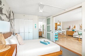 Premium Remodeled Condo with Ocean View and Parking