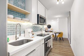 Premium Remodeled Condo with Ocean View and Parking