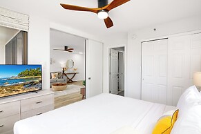 Premium Remodeled Condo with Ocean View and Parking