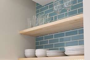 Premium Remodeled Condo with Ocean View and Parking