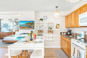 Premium Remodeled Condo with Ocean View and Parking