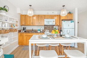 Premium Remodeled Condo with Ocean View and Parking