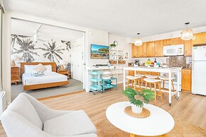 Premium Remodeled Condo with Ocean View and Parking