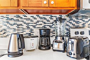 Premium Remodeled Condo with Ocean View and Parking