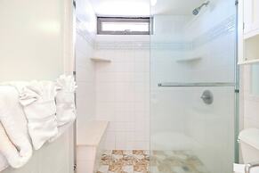 Premium Remodeled Condo with Ocean View and Parking