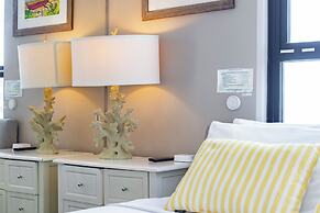 Premium Remodeled Condo with Ocean View and Parking