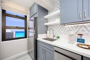 Premium Remodeled Condo with Ocean View and Parking