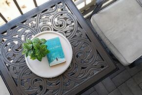 Premium Remodeled Condo with Ocean View and Parking