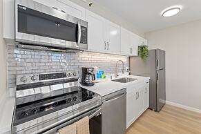 Premium Remodeled Condo with Ocean View and Parking