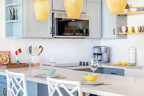 Premium Remodeled Condo with Ocean View and Parking