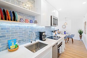 Premium Remodeled Condo with Ocean View and Parking