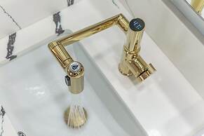 Premium Remodeled Condo with Ocean View and Parking