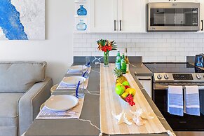 Premium Remodeled Condo with Ocean View and Parking