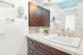 Premium Remodeled Condo with Ocean View and Parking